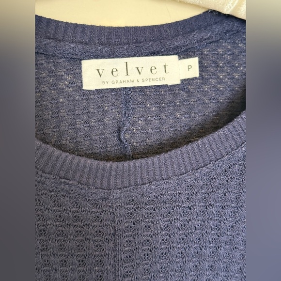 Velvet by Graham & Spencer navy blue top. In great condition!! ⭐️🌟⭐️ - Picture 3 of 9